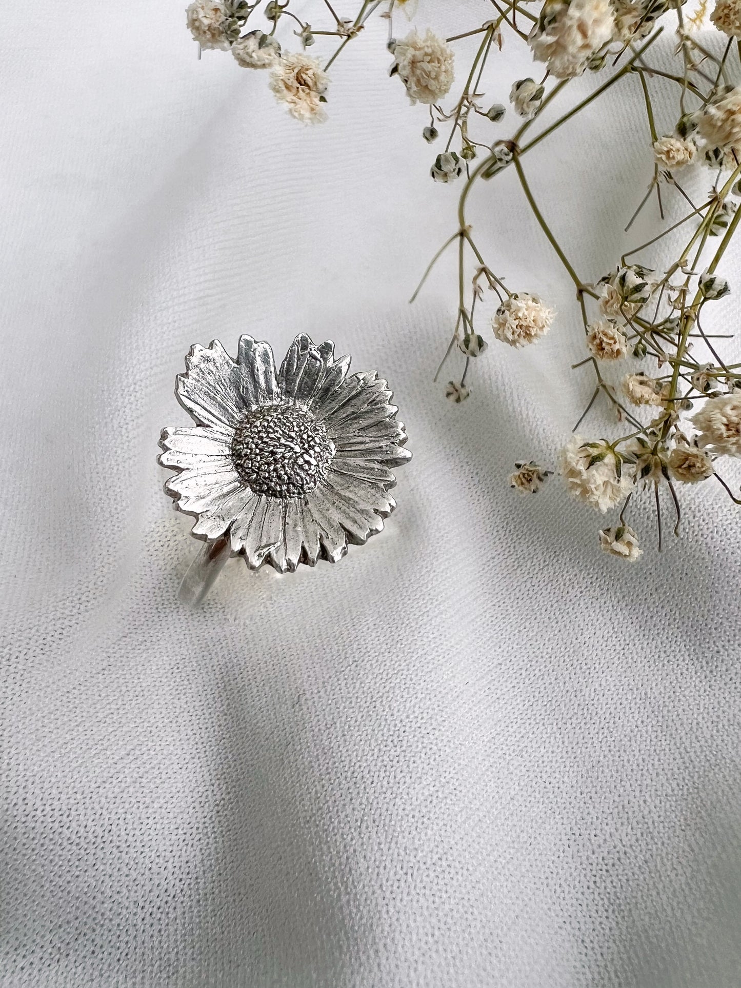 Daisy Ring in Sterling Silver  Large